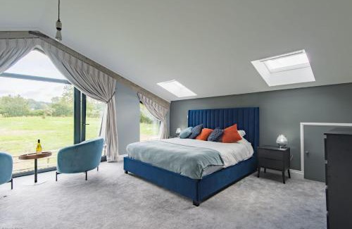 Ashford House | Old Harrow Barn by Bloom Stays