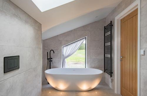 Ashford House | Old Harrow Barn by Bloom Stays