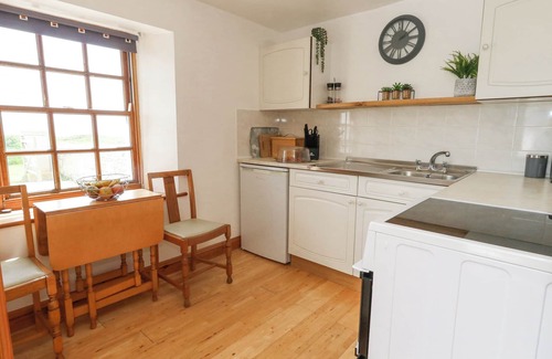 Southwell Cottage | OLD HIGHER LIGHTHOUSE BRANSCOMBE LODGE, with pool in Portland Bill