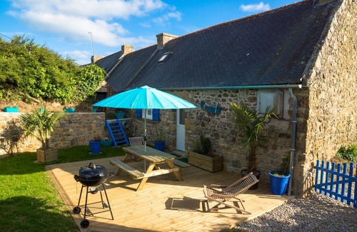 Crozon House | Old house near beaches between Crozon Camaret Wifi garden closed sea view