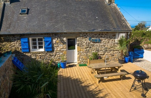 Crozon House | Old house near beaches between Crozon Camaret Wifi garden closed sea view