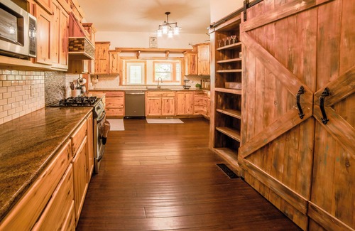Lamont House | Old Kansas Cattle Ranch! Peaceful living at its finest! Pet-friendly.