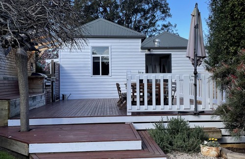 Maffra House | Old Maffra Cottage - 100yr old Cottage With Loads of Characture and Charm!