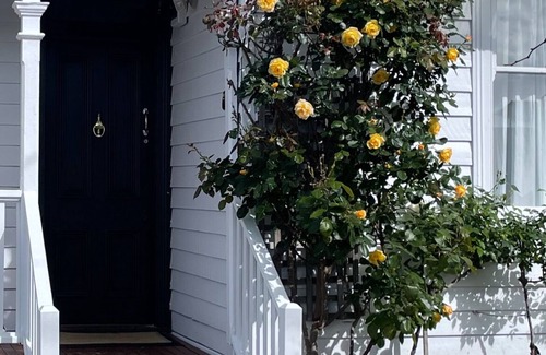 Maffra House | Old Maffra Cottage - 100yr old Cottage With Loads of Characture and Charm!