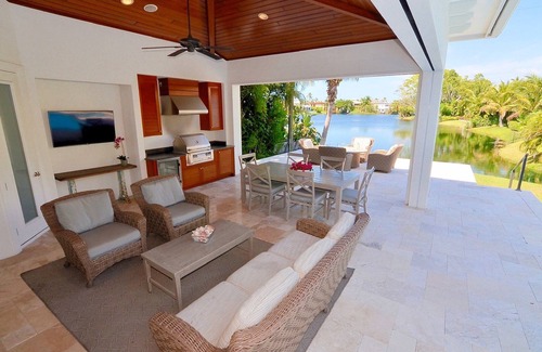 Old Naples House | Old Naples Lakefront Home - Easy walk to beach, 5th Ave/3rd St shopping & dining