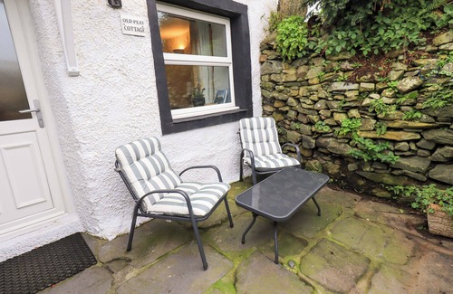 Kirkby-in-Furness Cottage | OLD PEAT COTTAGE, pet friendly, with a garden in Grizebeck