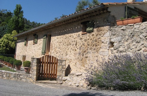 Cotignac Cottage | Old sheepfold with view of the village and its cliffs