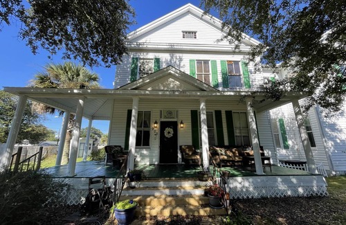 Southeast Pensacola House | Old Style Victorian - 5,000 sq ft
