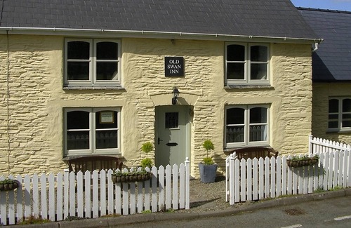Eglwyswrw Cottage | OLD SWAN INN - Delightful cottage with panoramic views of Pembrokeshire Hills