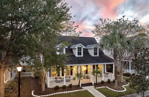 Bluffton House | Old Town Bluffton's "The Yellow Cottage" with Golf Cart and Fenced-In Yard