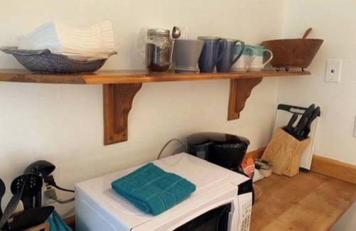 Marblehead Apartment | Old Town Convenient Nest: walk to town, water, park
