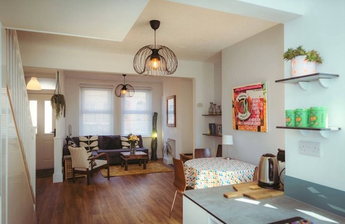 Eastbourne Cottage | Old Town Cottage - cosy cottage hideaway with patio garden