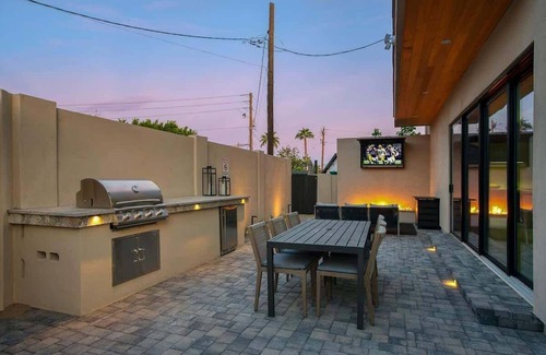 Southwest Village House | Old Town Modern by HÓZHÓ | Private Pool & Spa, Theatre Room | Oldtown Scottsdale