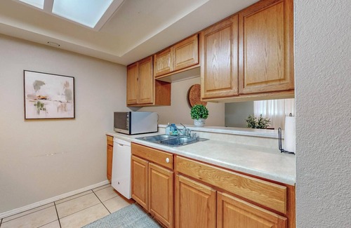 West Old Town Apartment | Old Town Patina, 2 QB, 2 BA, WIFI Pet Friendly