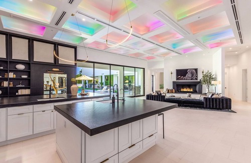 South Scottsdale House | Old Town Scottsdale Luxury Villa - Heated Pool, Spa, Rooftop Deck, Sauna, Speakeasy