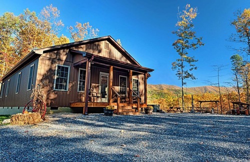 Luray Cabin | Old Wagon Ridge | 0 Bed, 1.5 Bath