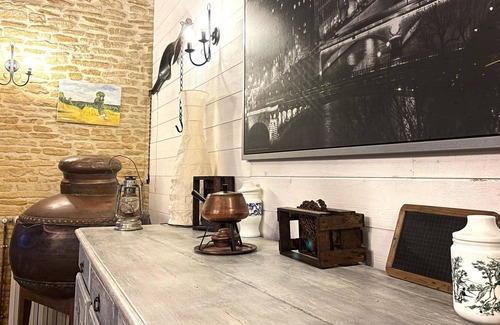 Basseneville House | Old warm and bright Cider Cellar