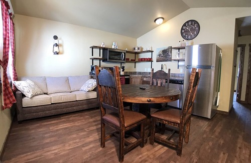 Island Park Cabin | Old West Escapes, Bank