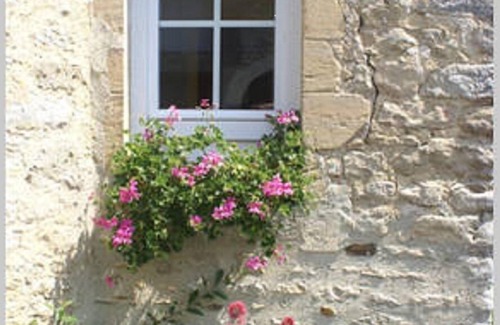 Aure sur Mer Cottage | Old wine press near Omaha Beach
