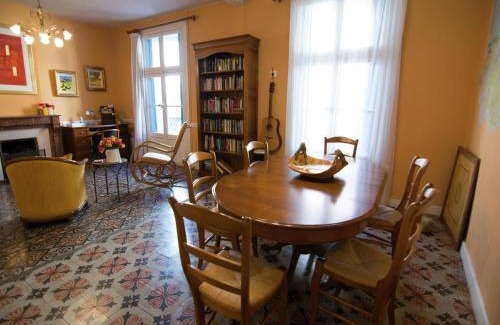Thezan-les-Beziers House | Old wine storehouse with terrace and garden