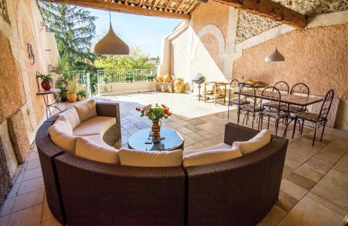 Thezan-les-Beziers House | Old wine storehouse with terrace and garden