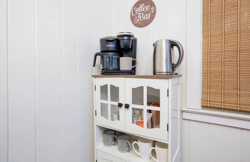 Winston - Salem House | Olde Towne Retreat min from WFU/near great hikes!