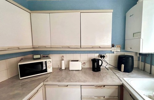 Oldham House | Oldham Bungalow Retreat: 2BD Peaceful Comfort