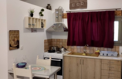 Kato Galatas Cottage | olea cottage, a peaceful retreat in an olive grove in Galatas.