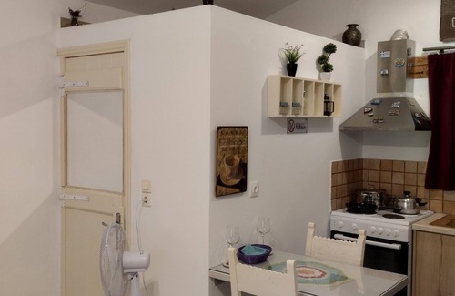 Kato Galatas Cottage | olea cottage, a peaceful retreat in an olive grove in Galatas.