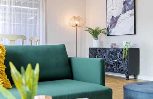 Glandore House | Oleander - The Charming Glandore Cottage