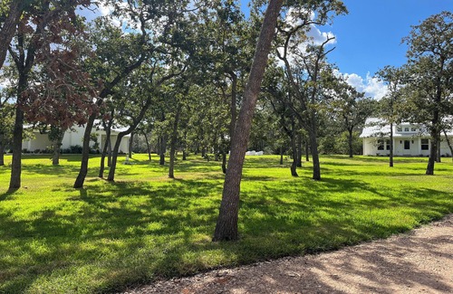 Round Top House | Olive House | Countryside Vibes Close to Town