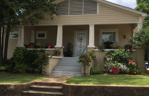 Tuscaloosa Apartment | Olive's Secret Garden ~ 12 Blocks From The Stadium