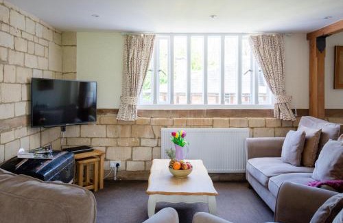 Winchcombe Apartment | Oliver Cromwell