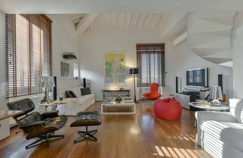 Santo Spirito Apartment | Oltrarno Star in Florence