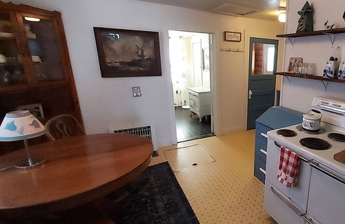 Red Lodge Cottage | Oma's 1890 Cottage with Hot Tub & Sauna in Red Lodge Montana