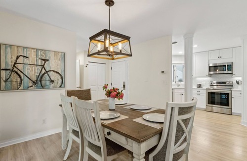 Fernandina Beach Condo | Omni AIP Poolside One-Story Villa, 8-Min Walk to Beach, Wagon & Chairs Included!