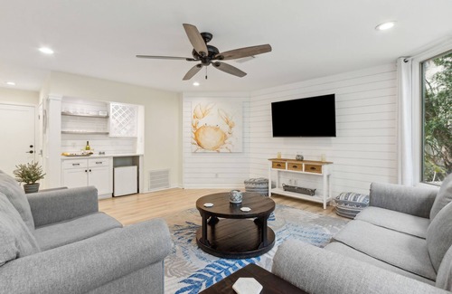 Fernandina Beach Condo | Omni AIP Poolside One-Story Villa, 8-Min Walk to Beach, Wagon & Chairs Included!