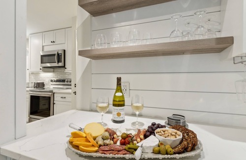 Fernandina Beach Condo | Omni AIP Poolside One-Story Villa, 8-Min Walk to Beach, Wagon & Chairs Included!