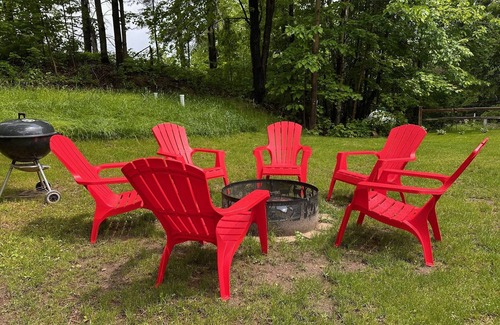 Deerbrook House | On ATV/UTV & Snow Trails - Summit Lake/Bass Lake - Fireplace & Firepit - WIFI