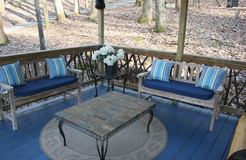 Penrose Cabin | On Babbling Brook - Hot Tub - Grill - Fireplace - WiFi - Fenced - Pets OK