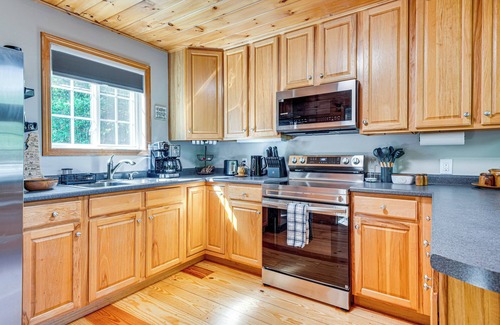 Farmington House | On Baxter Lake: Wooded Retreat Near Trails