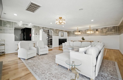 Bayview House | On Beach 5BD+7BA: Sauna|HotTub|Billards|FencedDeck