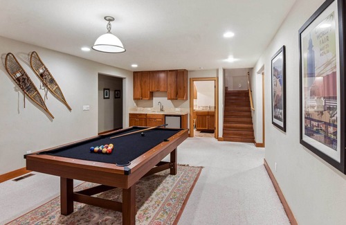 Truckee House | On Glenshire Pond | Pond Views & Only 10 min to Truckee!