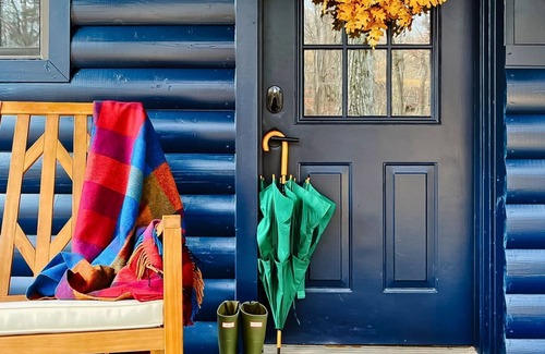 Morganton Cabin | On Lake Blue Ridge! Firepit, Hot Tub, 15 min from Downtown Blue Ridge!