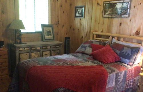 Port Douglass Cabin | On Lake Champlain at the foot of the Adirondacks. Lake access , mountain views