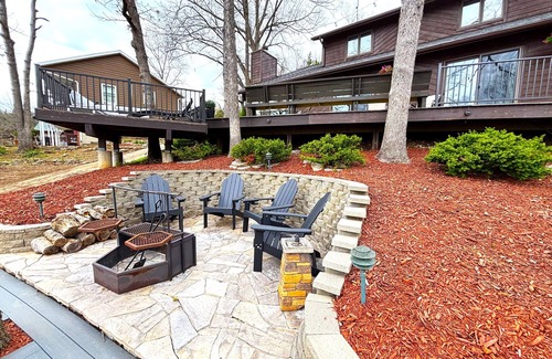 Camdenton House | On Lake Time! Private Dock with Private Slip!