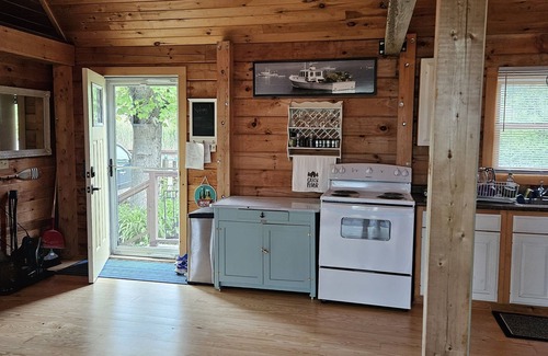 Stockton Springs Cabin | On Mill Cove. Close to Acadia, restaurants, kayaking, hiking trails.