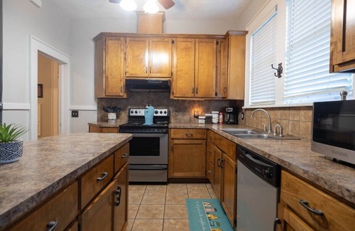 Columbus House | On Park house! 9 miles to base!