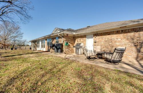 Gober House | On-Site Lake Access and Fire Pit Bonham Home!