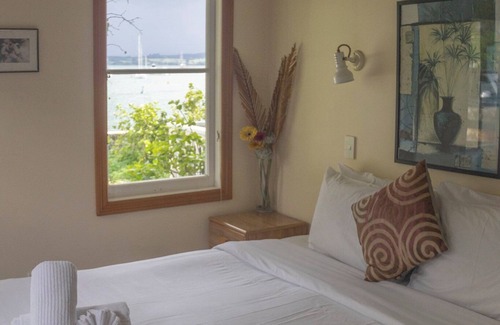Russell Apartment | On the absolute waterfront of Kororareka Russell with magnificent views